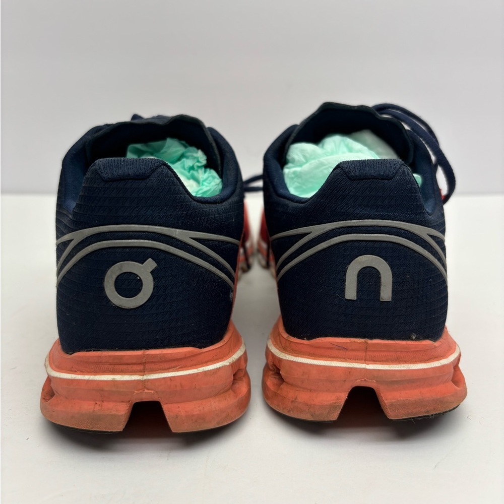 On Clouds Running Athletic Sneakers with Navy Laces SZ 7 women’s, box 34 - Picture 3 of 10